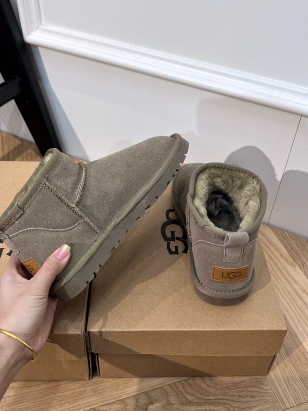 UGG khaki-grey platform short snow boots - Picture 4 of 9